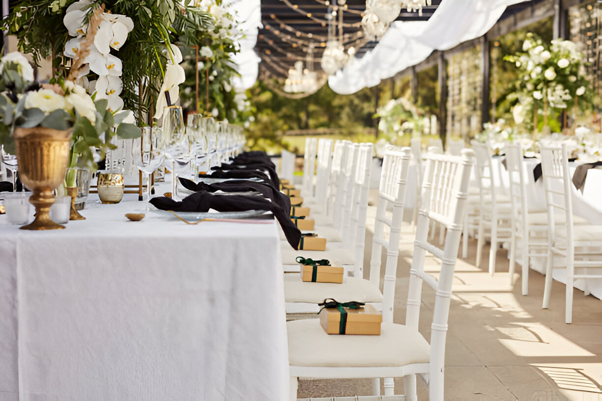 mariage cadeaux goodies sur chaises des invités