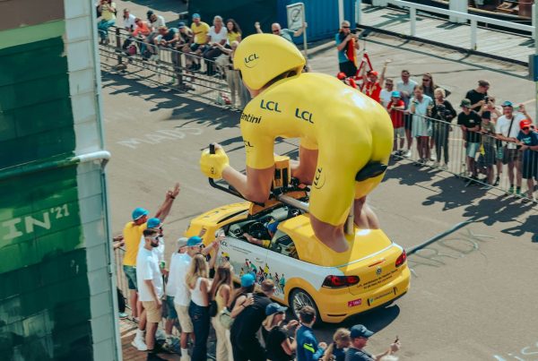 Caravane publicitaire Tour de France distribution écologique