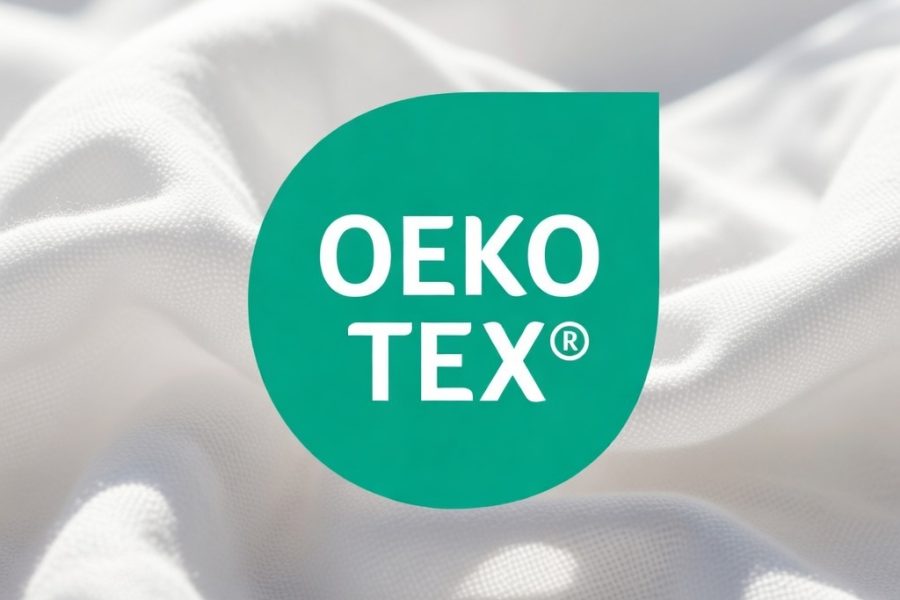 Certification OEKO-TEX® sur textile blanc plissé – label indispensable pour goodies textiles responsables et sans substances nocives