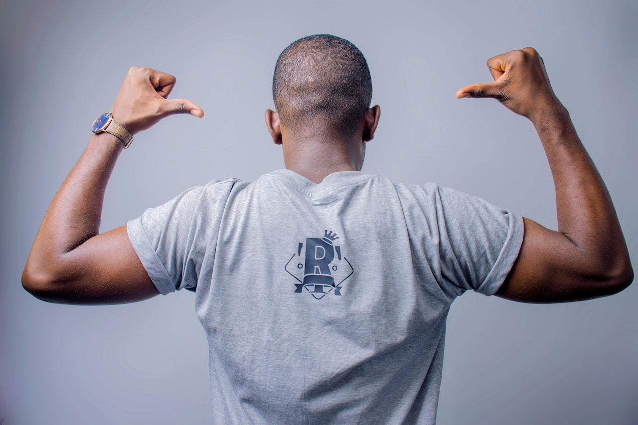 exemple zone de marquage logo dans le dos sur t shirt personnalisé entreprise